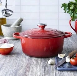 Le Creuset Signature Braadpan - 4,2 L - 24 Cm - Kersenrood -Keukengerei Winkel 1200x1197 5