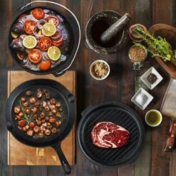 Dutch Mountains Gietijzeren Pannenset 7-delig - Dutch Oven – Braadpan - Grillpan - Hapjespan - Kookset In Houten Transportkist - Deksellifter - Brander 18 Dutch Mountains Gietijzeren Pannenset 7-delig - Dutch Oven – Braadpan - Grillpan - Hapjespan - Kookset In Houten Transportkist - Deksellifter - Brander -Keukengerei Winkel 1200x1200 591