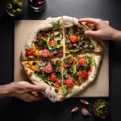 Navaris Pizzasteen XL Voor Oven En Barbecue - Rechthoekige Pizzaplaat 38 X 30 Cm - Inclusief Pizzaschep Met Extra Lang Handvat En Receptenboek -Keukengerei Winkel 1200x1200 629