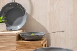 Swiss Pro+ - Koekenpannenset - 3 Delig - Keramisch - Inductie - Milieuvriendelijk - PFAS - PFOA Vrij - Sapphire Green -Keukengerei Winkel 1200x799 17