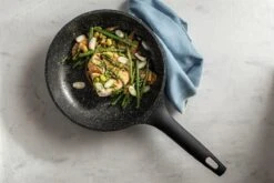 Sola - Fair Cooking Zwart/wit Greblon Anti Aanbaklaag -Keukengerei Winkel 1200x800 28