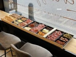 Sjoelbak - Borrelsjoelbak - Hapjesplank - Borrelplank - Mini Sjoelbak 120 Cm Met Zwarte Bakjes - Kleine Sjoelbakken -Keukengerei Winkel 1200x899 10