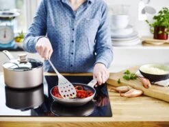 GreenPan Cambridge Hapjespan Met Deksel 28cm - Brons - Inductie - PFAS-vrij -Keukengerei Winkel 1200x899 5