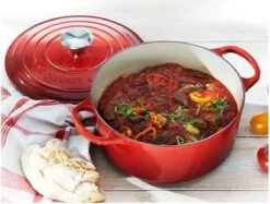 Le Creuset Signature Braadpan - 4,2 L - 24 Cm - Kersenrood -Keukengerei Winkel 1200x909 2