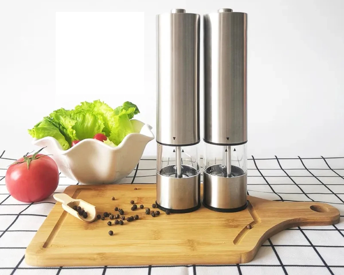 MD-Goods ® Elektrische Peper En Zoutmolen Set - Pepermolen - RVS - Cadeau - Restaurant Kwaliteit 6 MD-Goods ® Elektrische Peper En Zoutmolen Set - Pepermolen - RVS - Cadeau - Restaurant Kwaliteit - Afbeelding 4